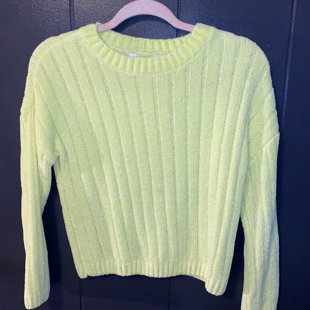 “No Boundaries” Yellow Sweater. Brand New! Size M